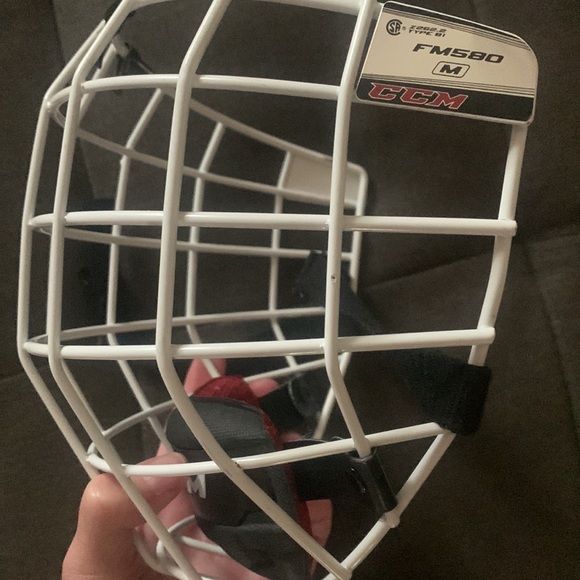 CCM face mask - Picture 6 of 12